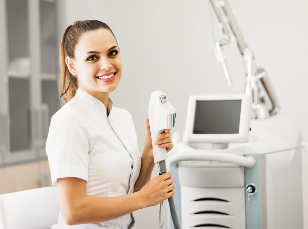 Cómo implementar tus equipamientos de marca en diferentes centros