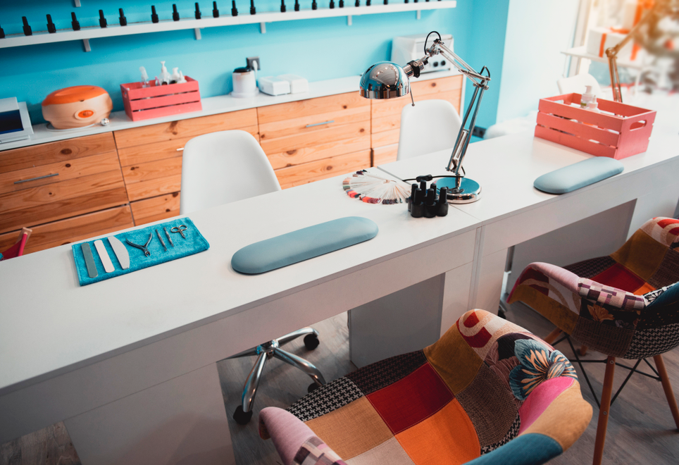 Cómo escoger los tu salón de uñas