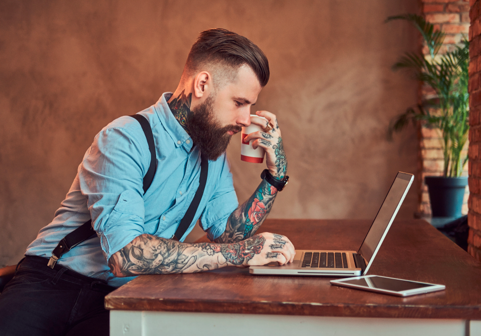 la-importancia-de-la-gestion-de-clientes-en-estudios-de-tatuaje_flowww